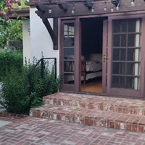 House, Walking Distance From Universal Holiday home